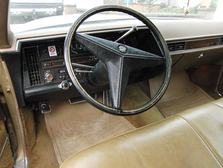 Cadillac DeVille 1969 Cockpit
